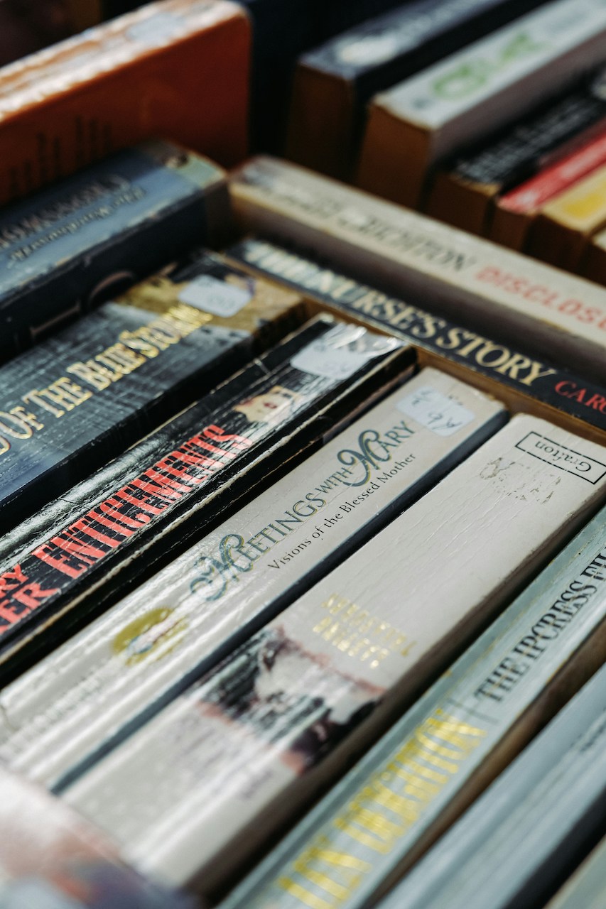 Hold a book sale Photo